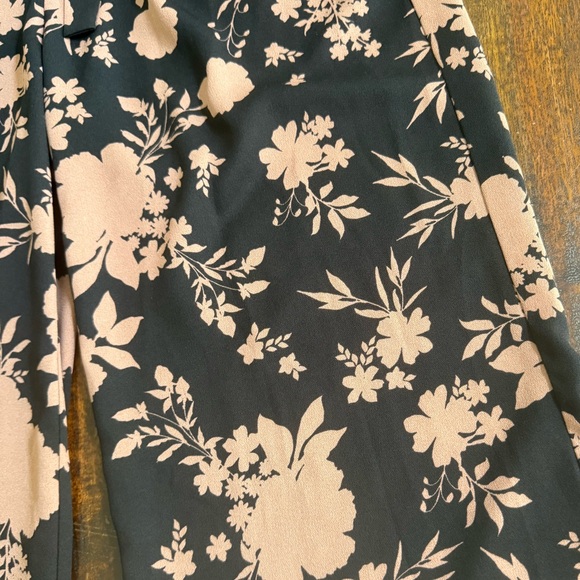 DR2 Black and Taupe Floral Crop Wide Leg Pants with Pockets - Picture 5 of 13